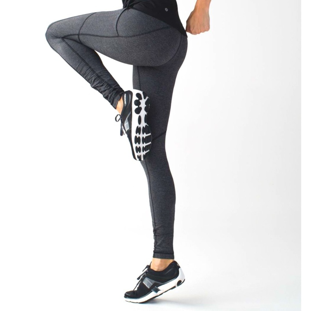 Lululemon Speed Tight IV
Giant Herringbone Black Heathered Black
Size 6